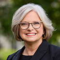 Katrina Shealy outdoor headshot.