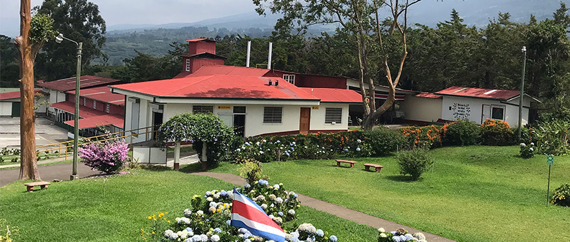 a house with mountains in costa rica