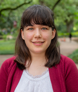 Headshot of Hannah Knott